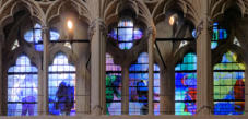 Les baies modernes du transept