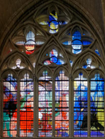 Les baies modernes du transept