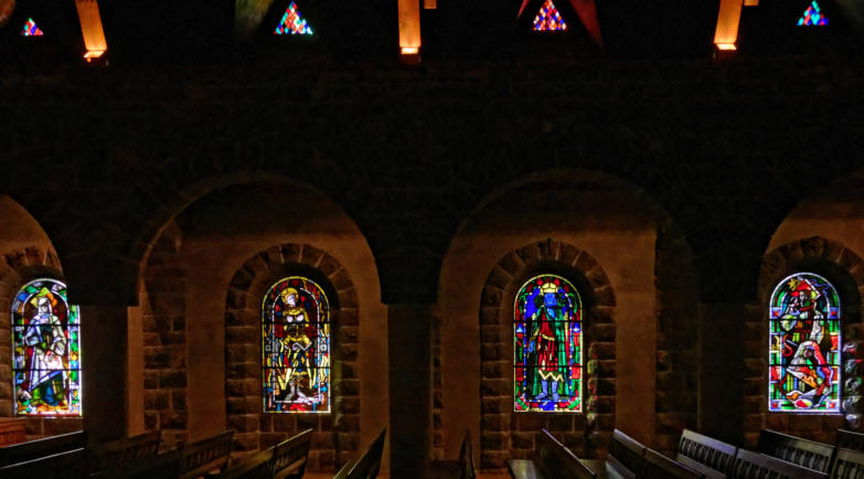 Notre-Dame des sept douleurs (Adeline Hébert) - Sainte Jeanne d'Arc (Brianchon) - Saint Louis (Brianchon)  -  Saint Pierre (Paul Bony)