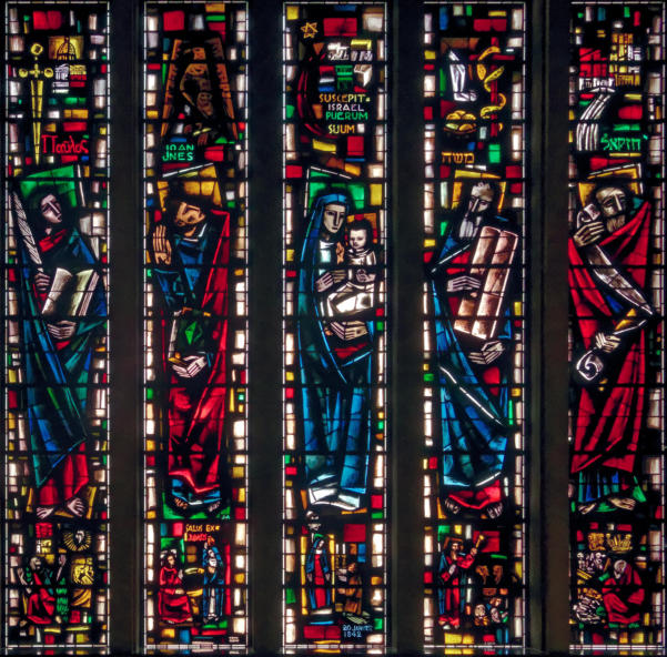 La grande baie avec la Vierge à l'Enfant (Alphonse Ratisbonne à ses pieds), Saint Paul et Saint Jean à gauche et à droite Moïse et Ezéchiel