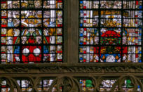 Armoirie du chapitre de la cathédrale - Armoiries du cardinal Raymond Perraud et monogramme du verrier Jacot de Toul