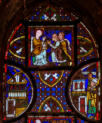 Baie 5 (Enfance et miracles de la Vierge): Saint Grégoire éteint un incendie avec des reliques de la Vierge - 2 personnages agenouillés devant la Vierge