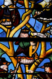 Baie 100: Le Calvaire, avec le Christ entre la vierge et Saint Jean, sous la main de Dieu et au-dessus  d'un calice et du crâne d'Adam