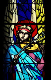 Baie 100: Le Calvaire, avec le Christ entre la vierge et Saint Jean, sous la main de Dieu et au-dessus  d'un calice et du crâne d'Adam