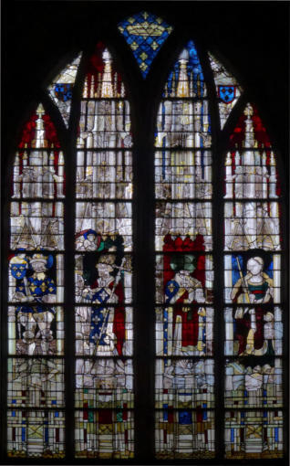 Baie 26: Le vitrail royal avec Saint Louis, Saint Remi, Saint Denis et Sainte Geneviève