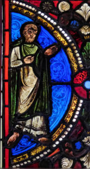 Un apôtre Détail de " Deux apôtres": Vitrail du XIIème siècle