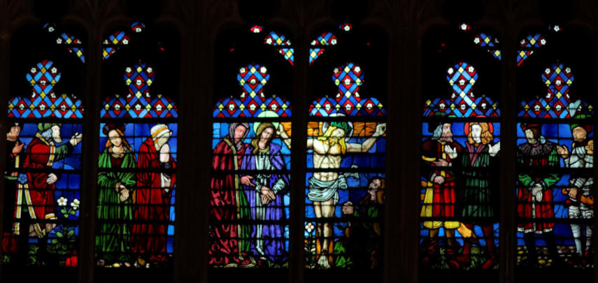 Au triforium (baie 128), la Crucifixion