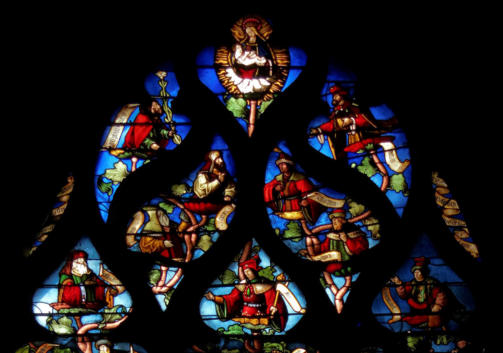 Au sommet du tympan Marie et l’enfant Jésus